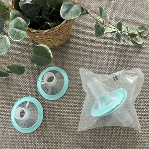 NWT Zomee 21mm and 28mm Flex Breast Shield Bundle